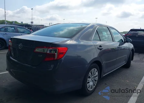 2013 Toyota Camry Le z USA, uszkodzony, nr VIN 4T4BF1FK6DR331428